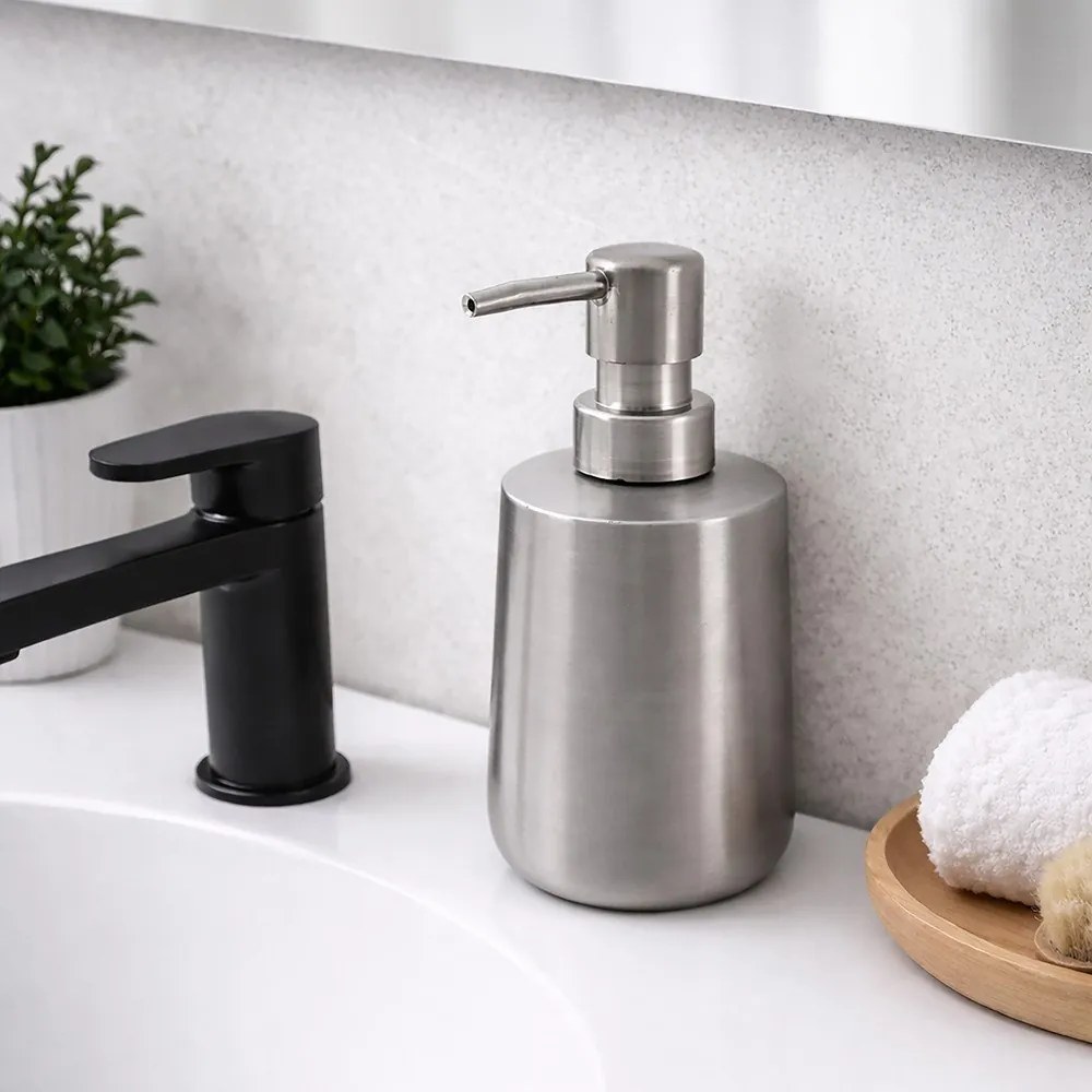 Диспенсер за сапун от неръждаема стомана в матово сребрист цвят 450 ml – Orion