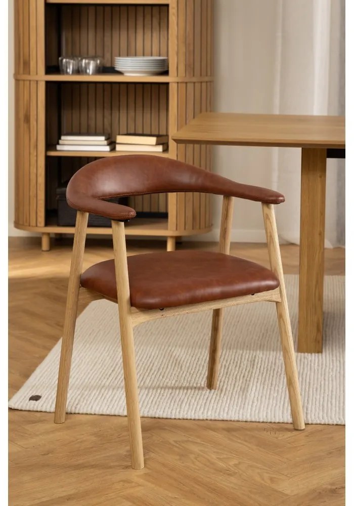 Кафяв коняк/естествен трапезен стол от имитация на кожа Addi – Actona