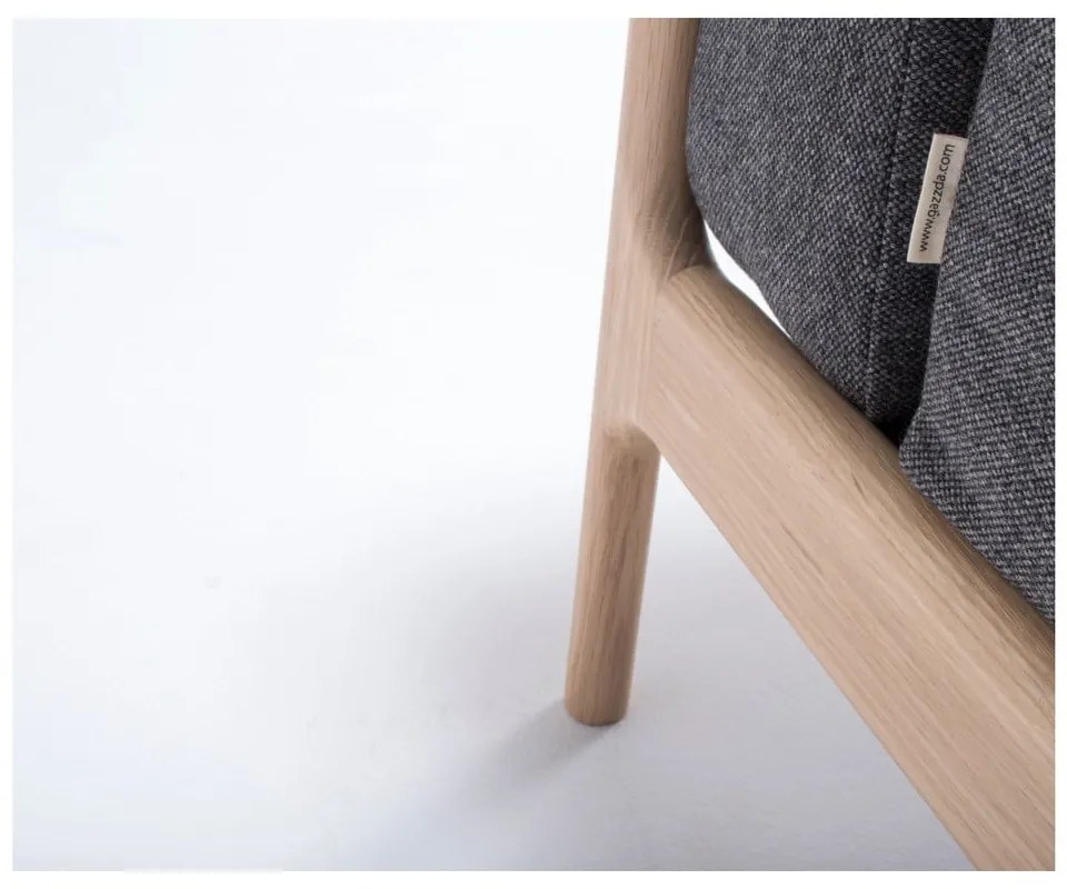 Фотьойл от дъбово дърво с тъмносива текстилна седалка Fawn - Gazzda