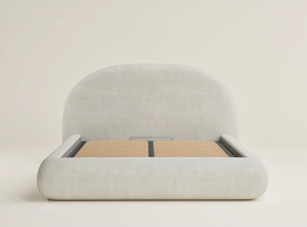 Кремаво двойно легло 140x200 cm тапицирано с място за съхранение с включена подматрачна рамка Maumere – Maison de Rêve