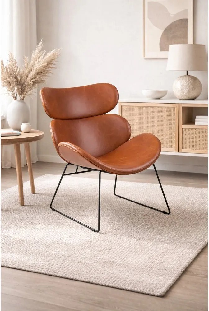 Кафяв фотьойл от изкуствена кожа с черни крака Cazar - Actona