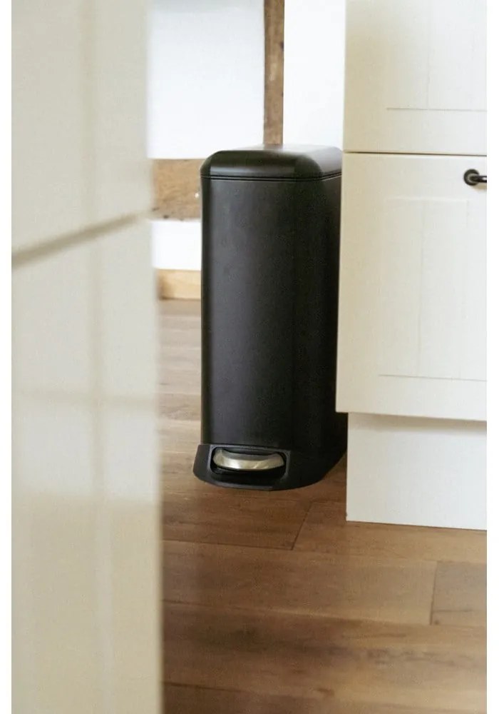 Матово черно стоманено кошче за боклук с педал 12 l Design – Wenko