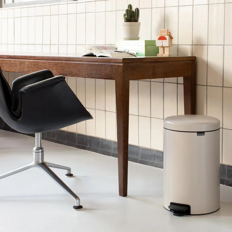 Кош за боклук с педал Brabantia NewIcon 1005535, 20 л, Плавно затваряне, Противоплъзгаща основа, Бежов