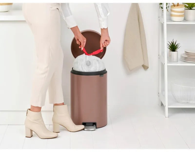 Кош за боклук с педал Brabantia NewIcon 1008849, 20 л, Плавно затваряне, Противоплъзгаща основа, Сатенено покритие, Кафяв
