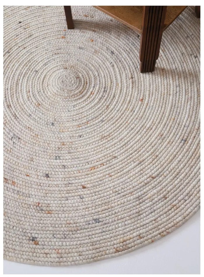 Кремав детски килим ø 110 cm Neethu Avoine – Nattiot