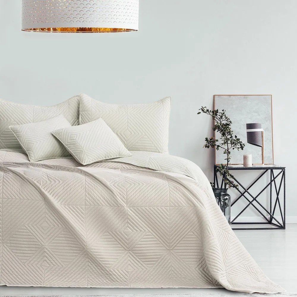 Кремаво капитонирано покривало за легло от микрофибър 240x260 cm Softa – Restilo