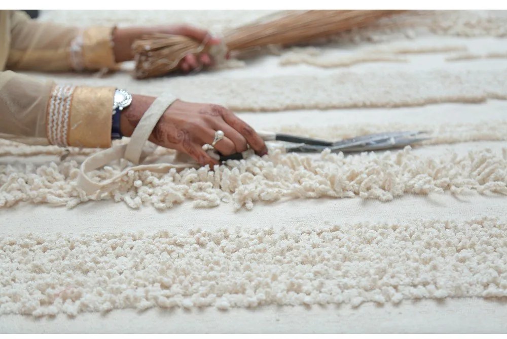 Светлосив и кремав ръчно изработен памучен килим подходящ за пране 140x200 cm Air Natural – Lorena Canals