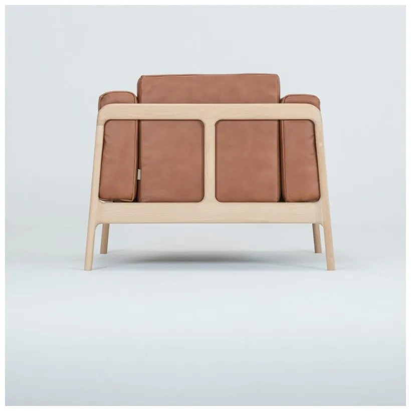 Кресло от коняк кафява биволска кожа с масивна дъбова конструкция Fawn - Gazzda