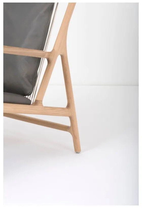 Фотьойл с масивна дъбова конструкция и седалка от сива биволска кожа Dedo - Gazzda