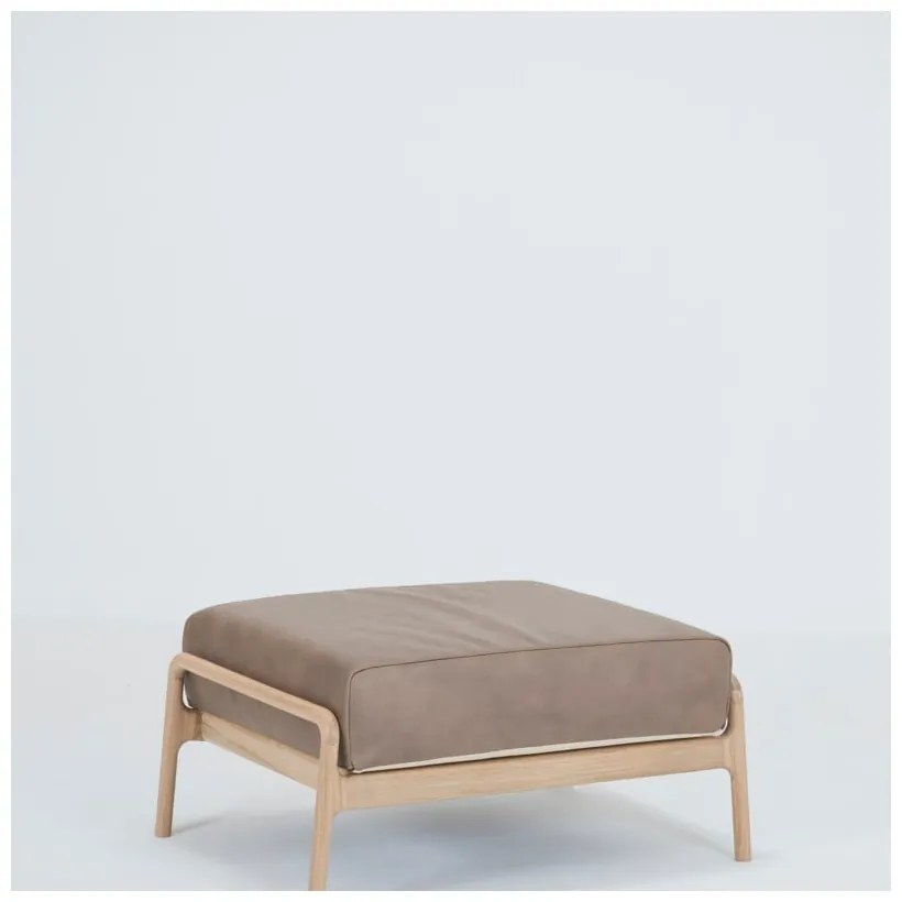 Светлокафява табуретка от биволска кожа с масивна дъбова конструкция Fawn - Gazzda