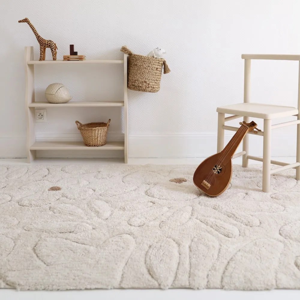 Кремав ръчно изработен памучен детски килим подходящ за пране 120x180 cm Gentle Flora – Nattiot