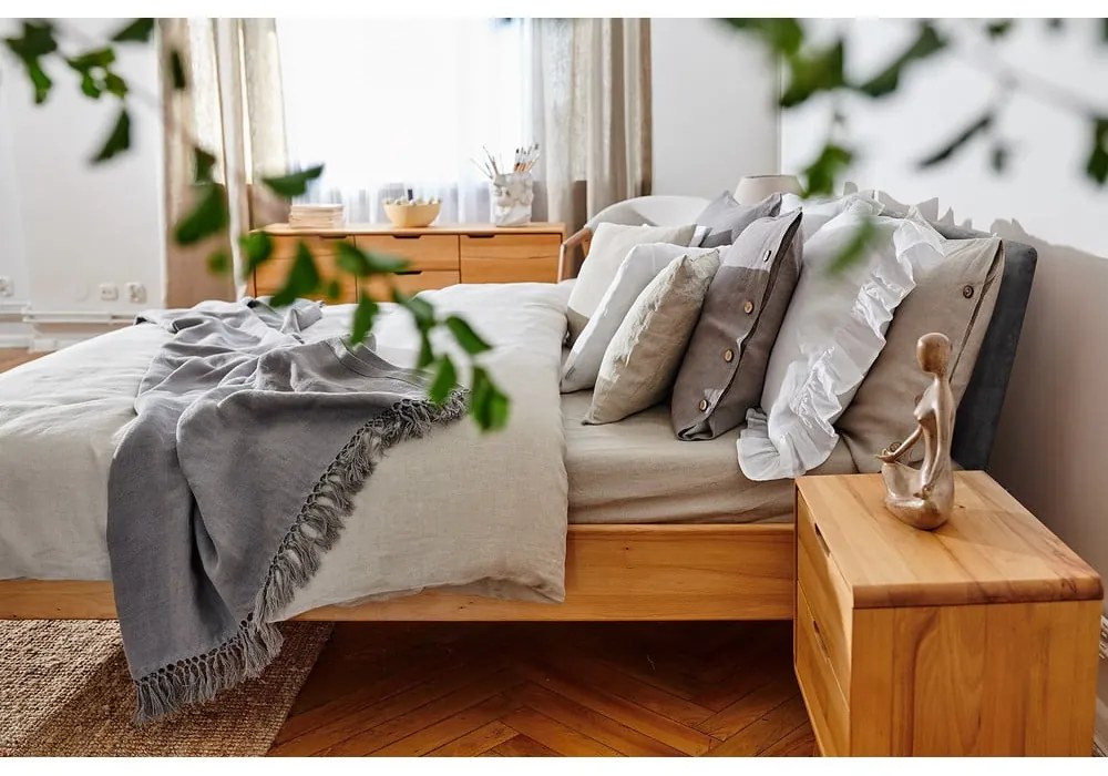 Нощно шкафче от букова дървесина Greg - The Beds