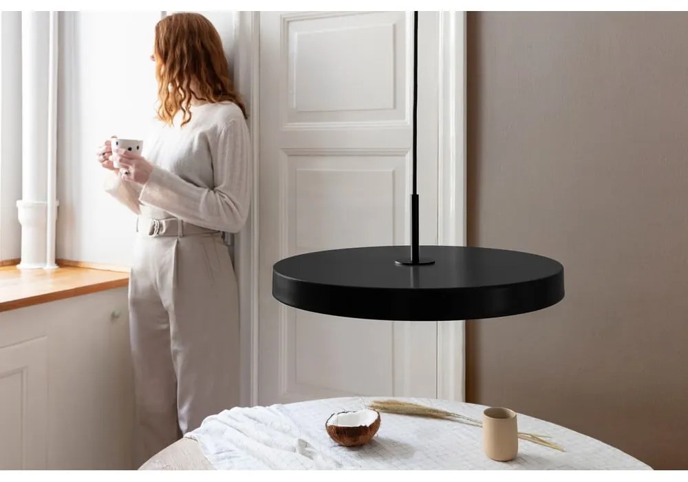 Черно LED висящо осветително тяло с метален абажур ø 43 cm Asteria Medium – UMAGE
