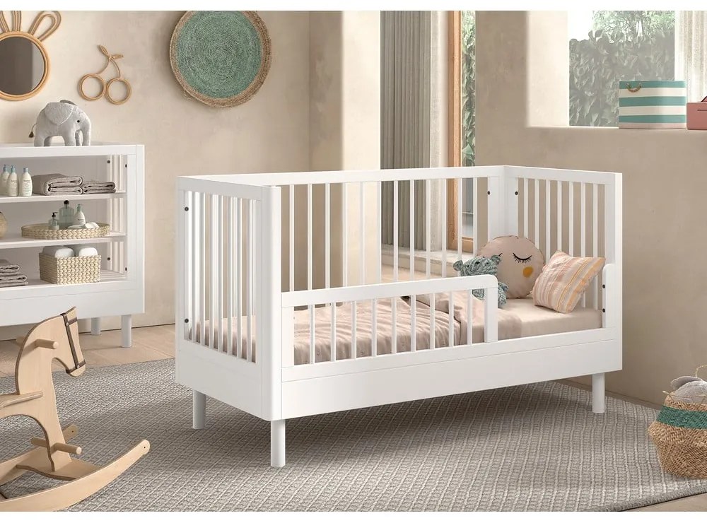 Бяло детско креватче 70x140 cm от масивен бук Forrest – Vipack