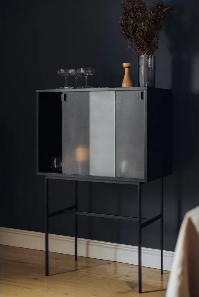 Черна витрина с плъзгащи се врати 70x109x40 cm Lekko – noo.ma