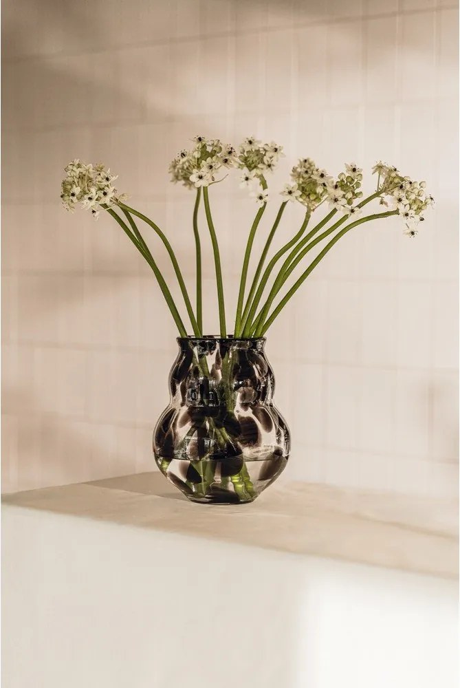 Тъмнокафява стъклена ръчна изработка ваза (височина 22 cm) Dam – noo.ma