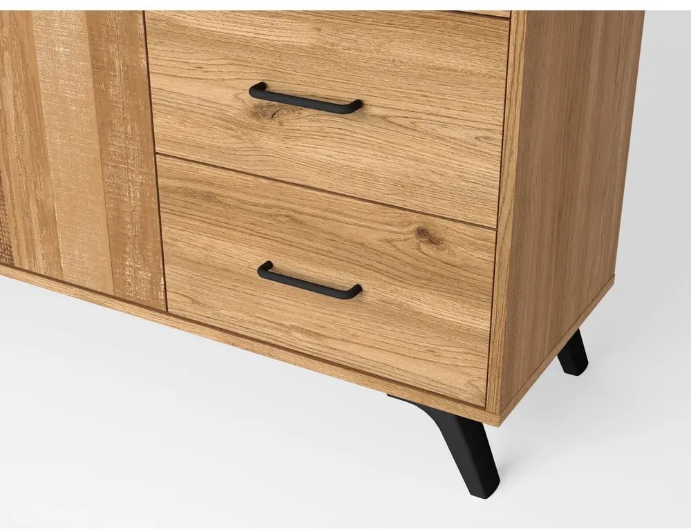 Нисък скрин с дъбов декор в естествен цвят 136x81 cm Nordic - Marckeric