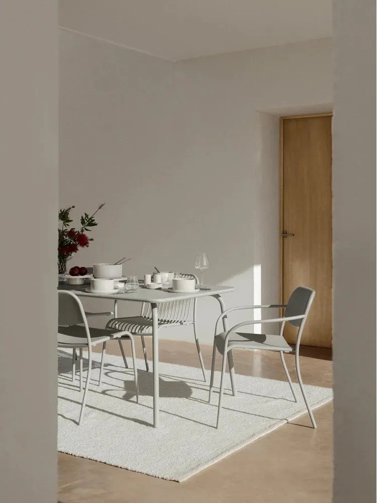 Метална градинска маса за хранене 90x180 cm Yua – Blomus