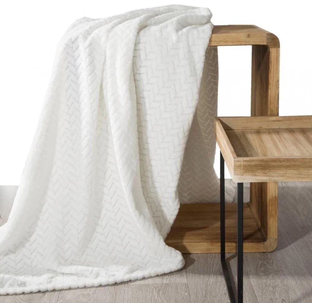 Бежово декоративно одеяло от кадифено мека материя Ширина: 150 см | Дължина: 200 см