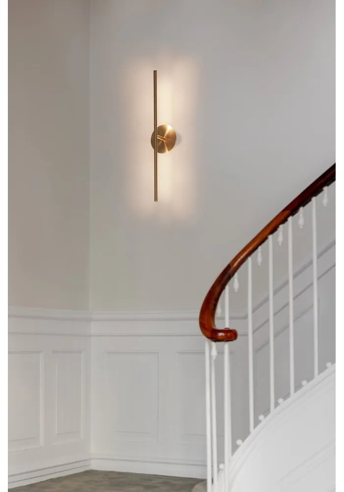 LED стенна лампа в златист цвят Omni – UMAGE