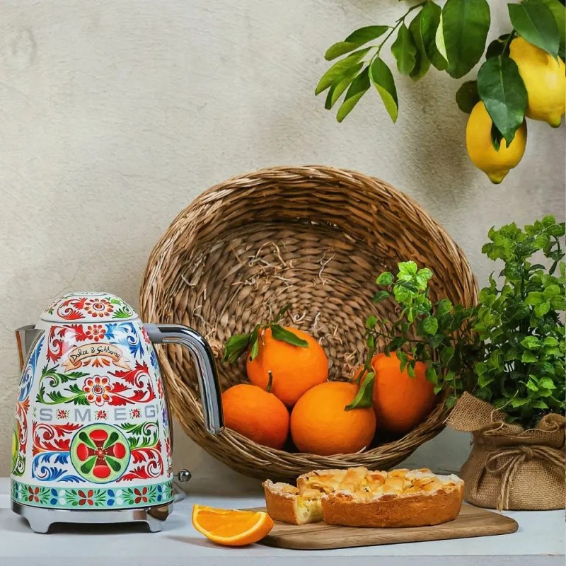 Електрическа кана SMEG Dolce & Gabbana KLF03DGEU, 2400 W, 1.7 л, 360° основа, Гланцово покритие, Многоцветен