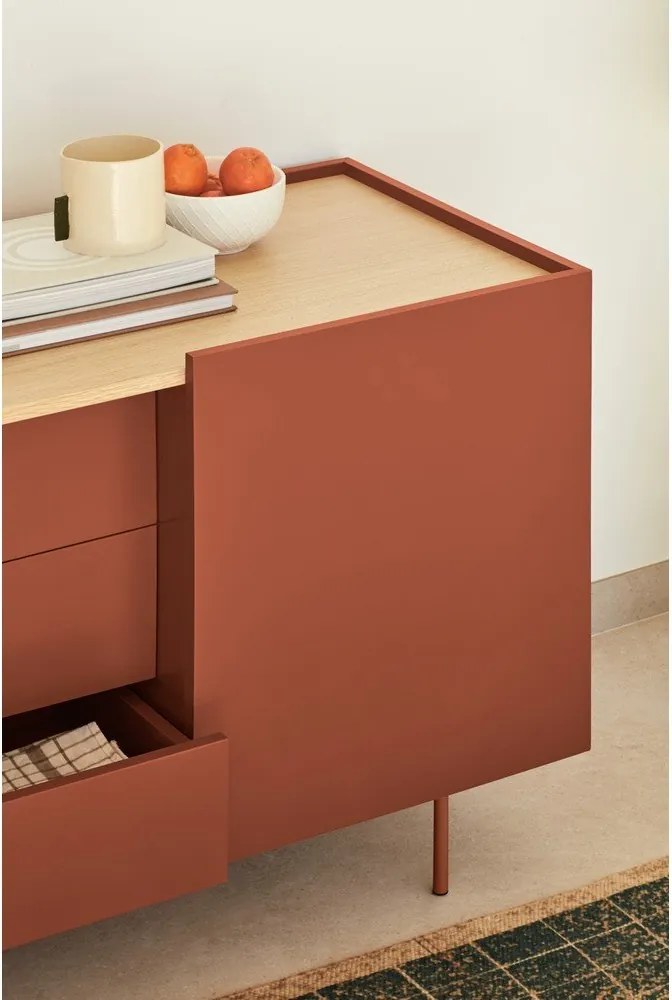 Нисък скрин с чекмеджета в цвят тухла и естествен дъб 180x78 cm Otto - Teulat