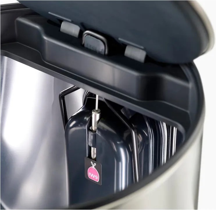 Кошче за боклук с педал от неръждаема стомана в блестящо сребрист цвят 10 l Arc – Joseph Joseph