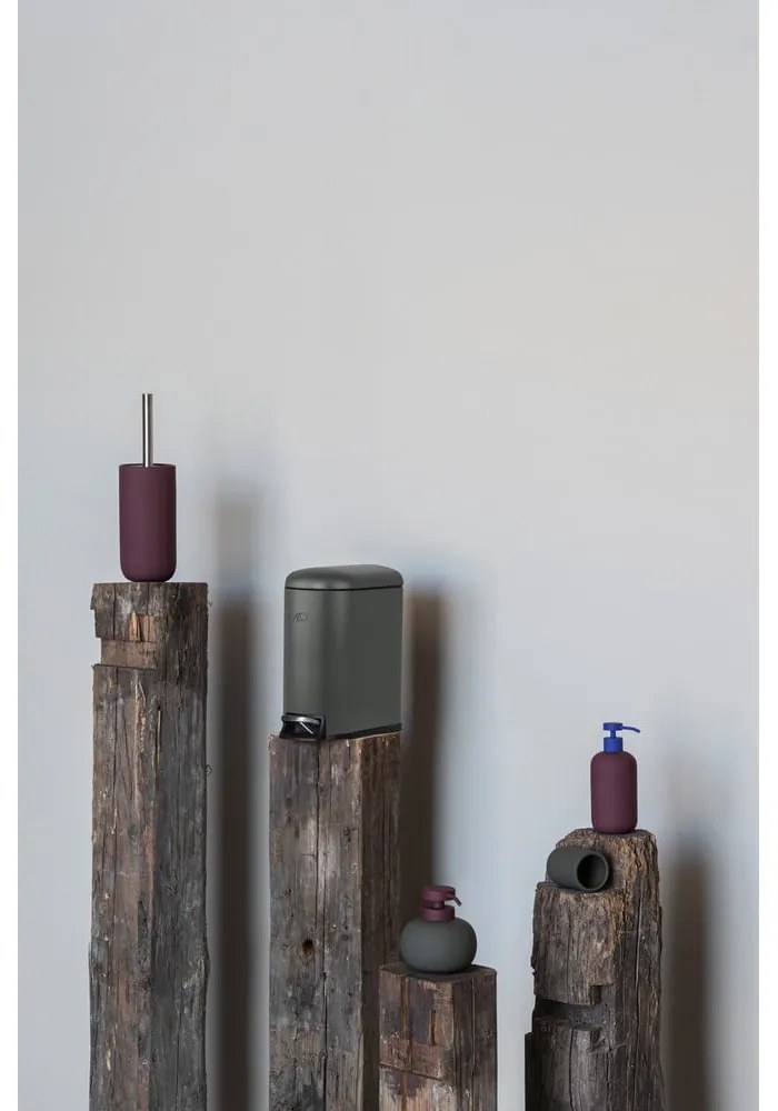 Тъмнолилава керамична четка за тоалетна Lotus Play – Mette Ditmer Denmark