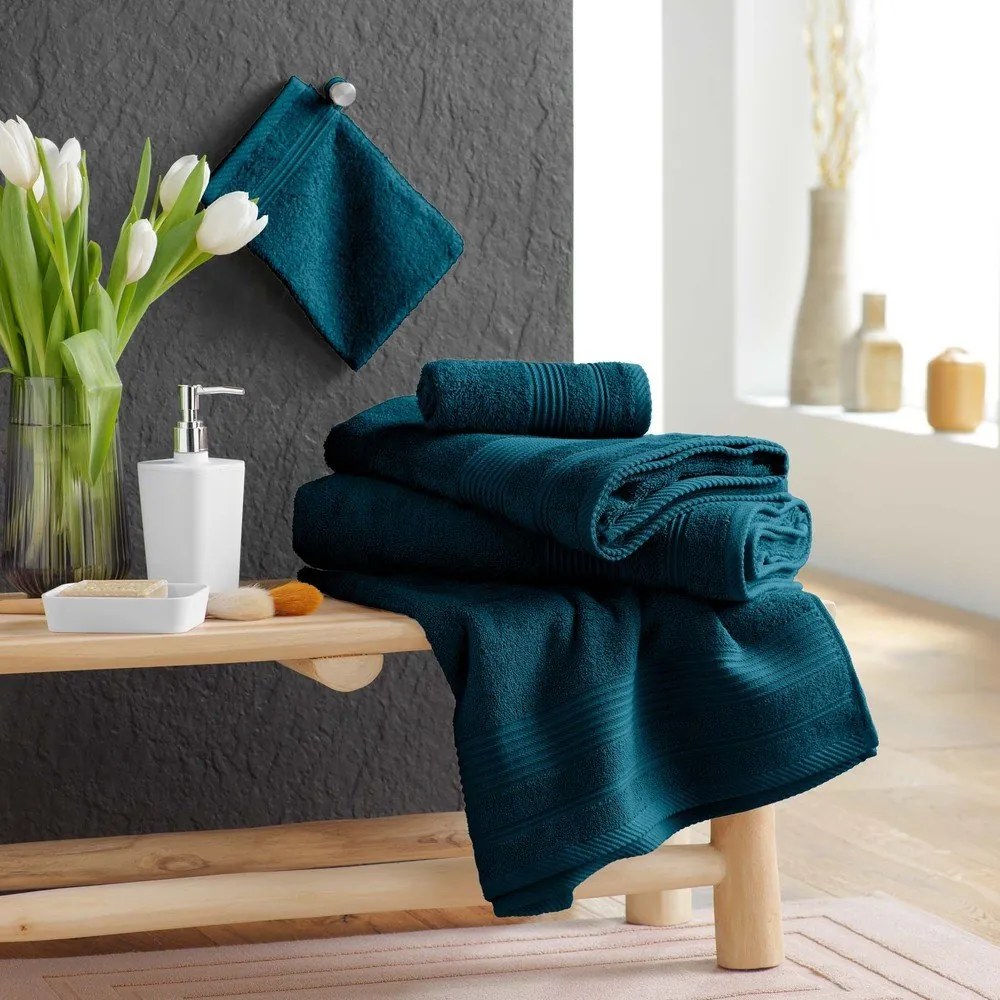 Тъмносиня памучна хавлиена кърпа от тери 70x130 cm Tendresse – douceur d'intérieur