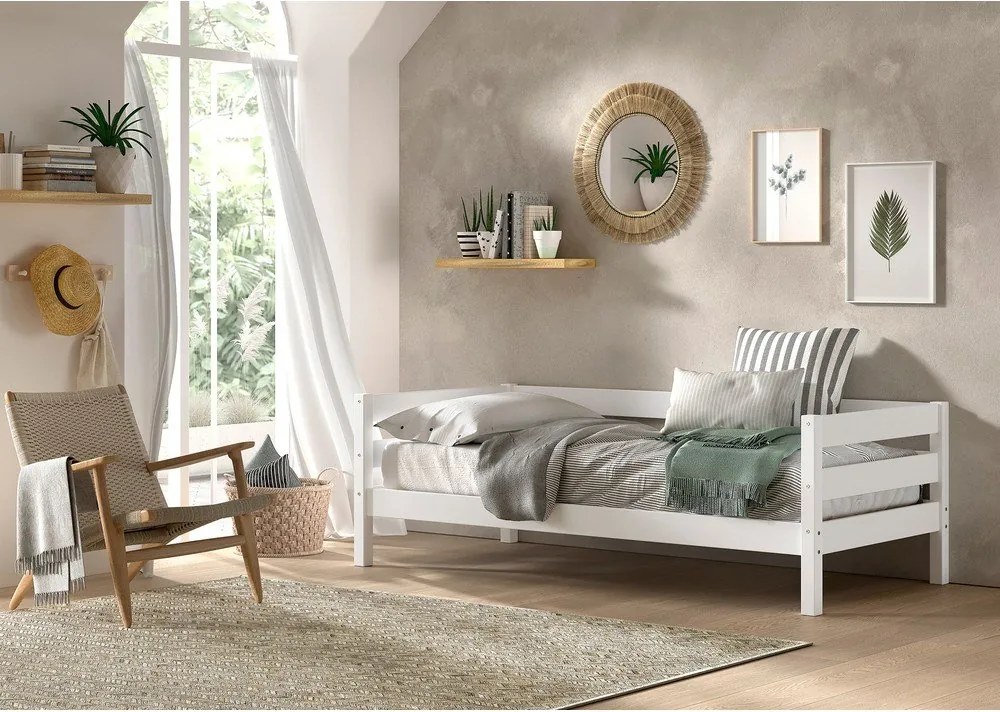 Бяло детско легло 90x200 cm от масивен бор с включена подматрачна рамка Margrit – Vipack