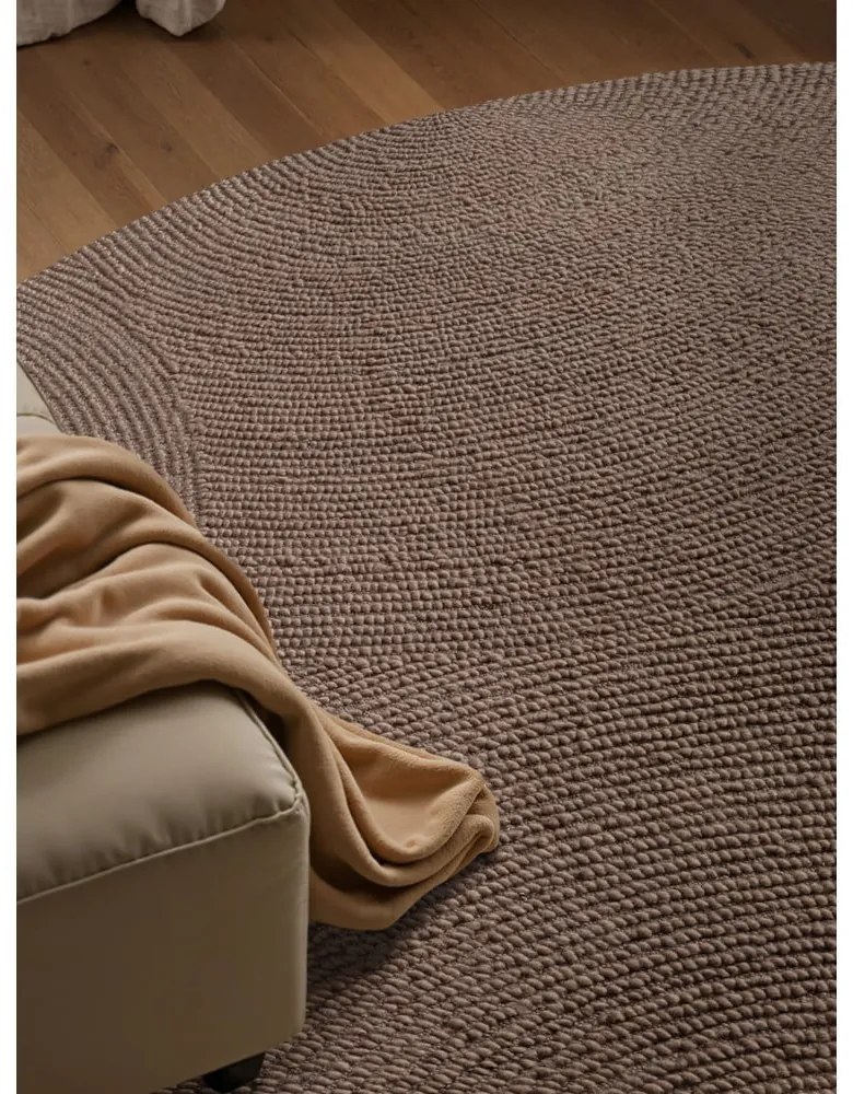 Кафяво-сив ръчно изработен вълнен кръгъл килим ø 120 cm Calmio – Hanse Home