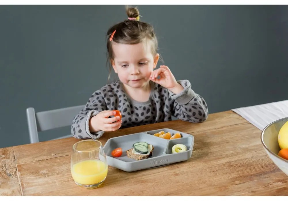 Сива силиконова детска чиния 16x25 cm – Kindsgut