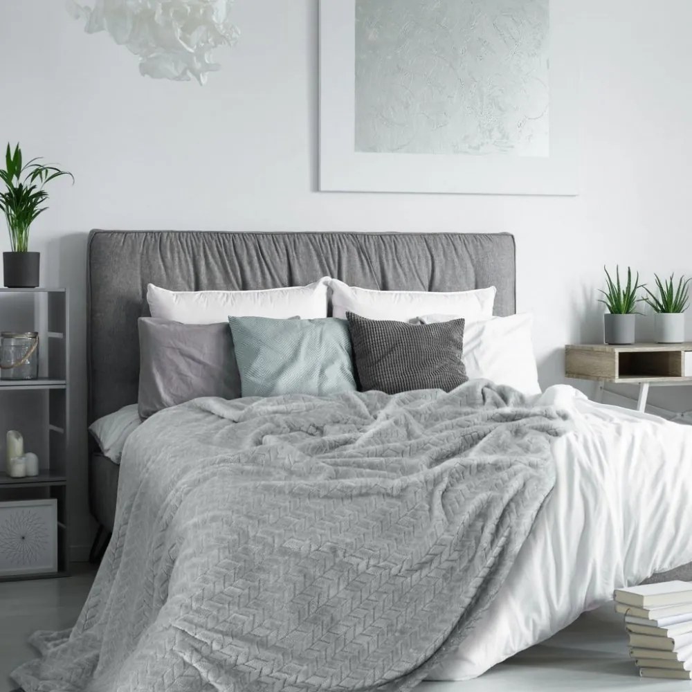 Едноцветно меко сиво одеяло с модерен релефен модел Ширина: 170 см | Дължина: 210 см