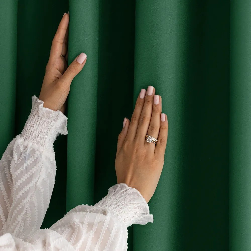 Тъмнозелено затъмняващо перде 140x270 cm Carli – Restilo