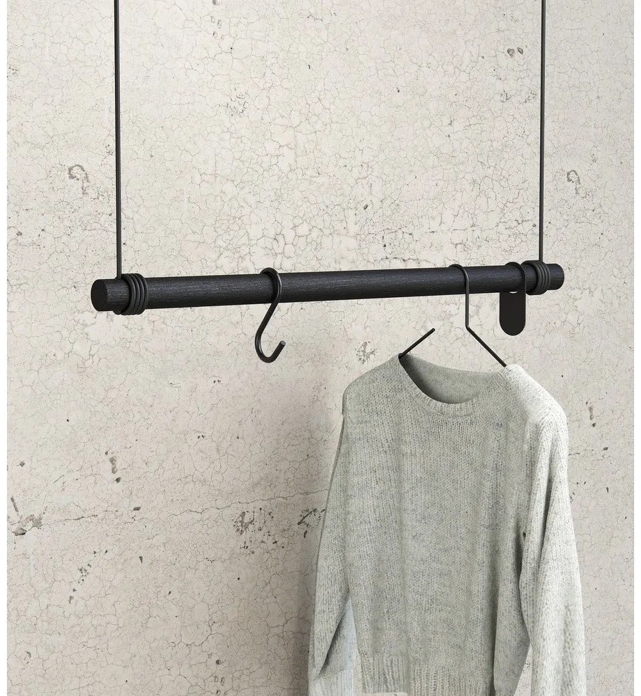 Черна стенна закачалка от масивен дъб 80 cm Swing M – LIND DNA