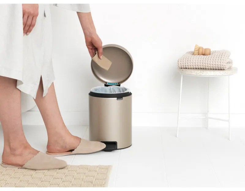 Кош за боклук с педал Brabantia NewIcon 1003198, 5 л, Плавно затваряне, Противоплъзгаща основа, Златен металик