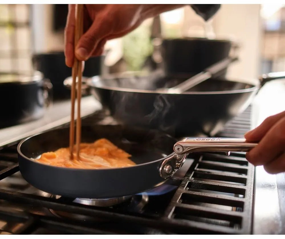 Тигани 2 бр. с керамично покритие Space – Joseph Joseph