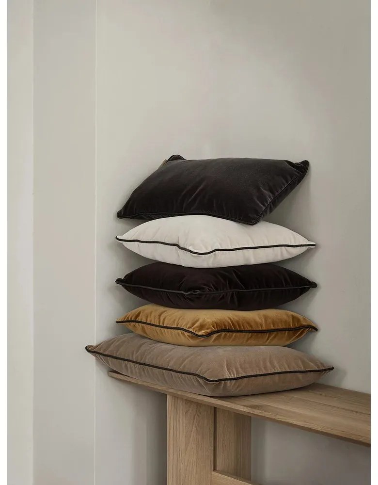 Кадифена калъфка за възглавница 40x40 cm Velvet – Blomus