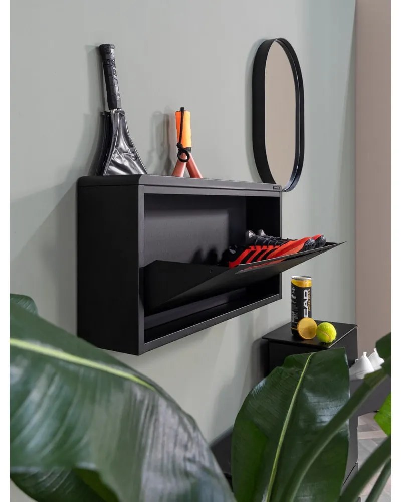 Черна метална накланяща се висяща стойка за обувки Sportiva – Spinder Design