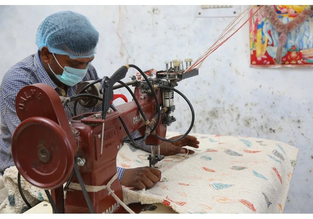 Кремав ръчно изработен памучен килим подходящ за пране 140x200 cm Terrazzo Marble – Lorena Canals