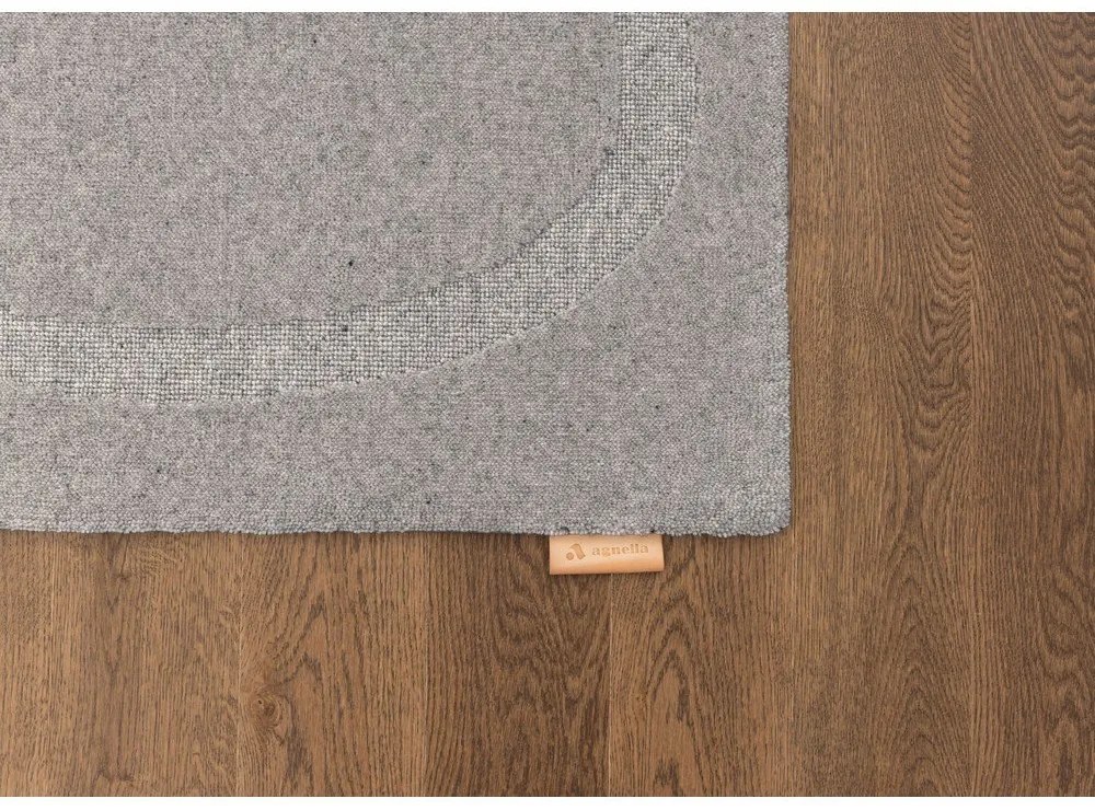 Сив вълнен килим 133x190 cm Morphic Organica – Agnella