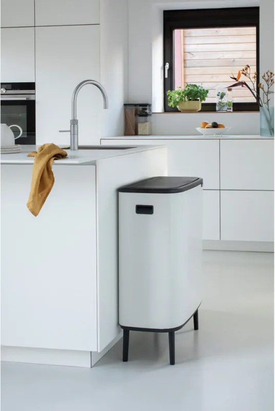 Кош за боклук Brabantia Bo Touch Hi 1001259, 60 л, Странични отвори за пренасяне, Регулируеми крака, Бял