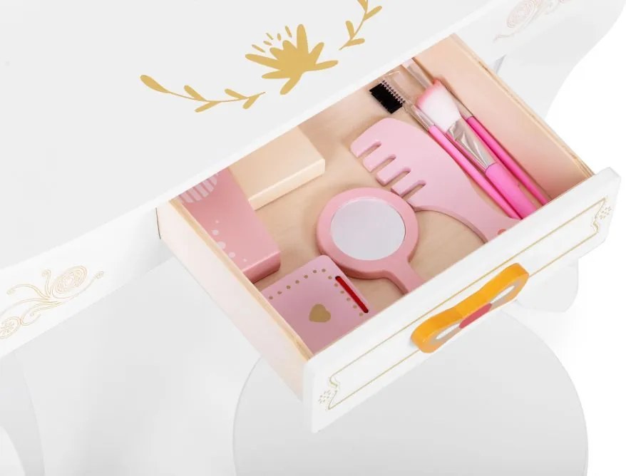 Детска козметична масичка с аксесоари за малки красавици