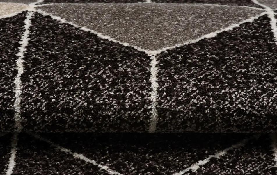 Модерен килим с геометричен модел Fiesta Ширина: 140 см | Дължина: 190 см