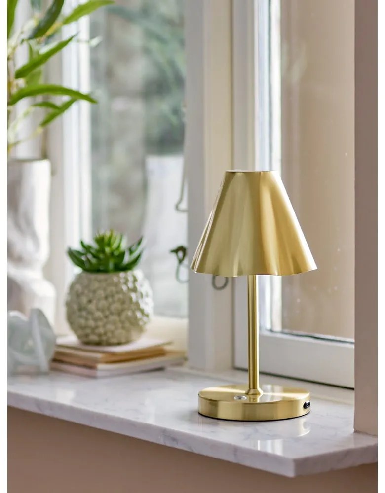 LED настолна лампа в месингов цвят с метален абажур (височина 28 cm) Lianna – Bloomingville