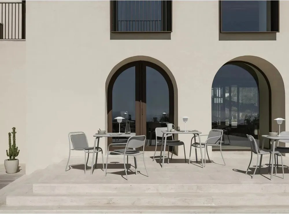 Метална градинска маса за хранене 80x80 cm Yua – Blomus