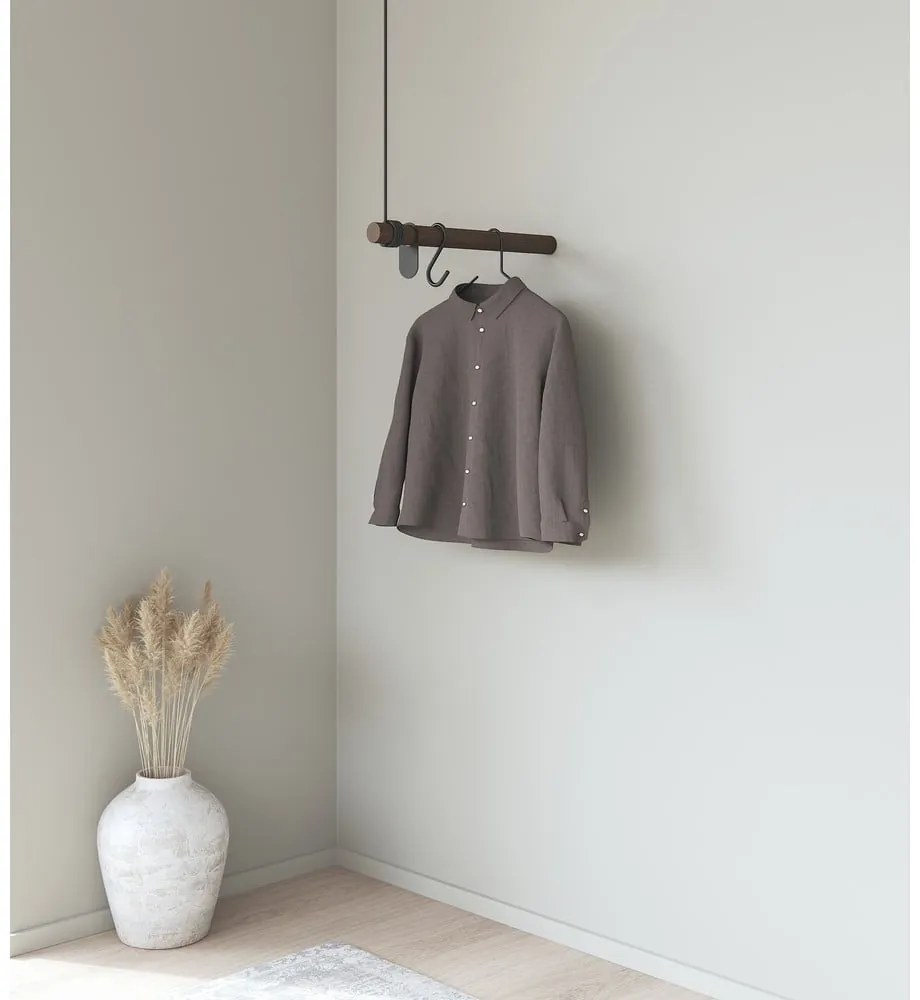 Кафява стенна закачалка от масивен дъб 50 cm Swing – LIND DNA