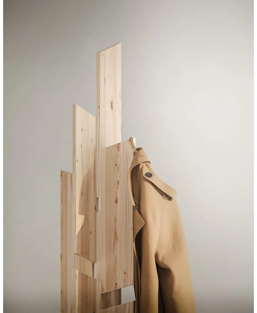 Стойка за връхни дрехи от масивен бор в естествен цвят 60x186 cm Keeper – Karup Design