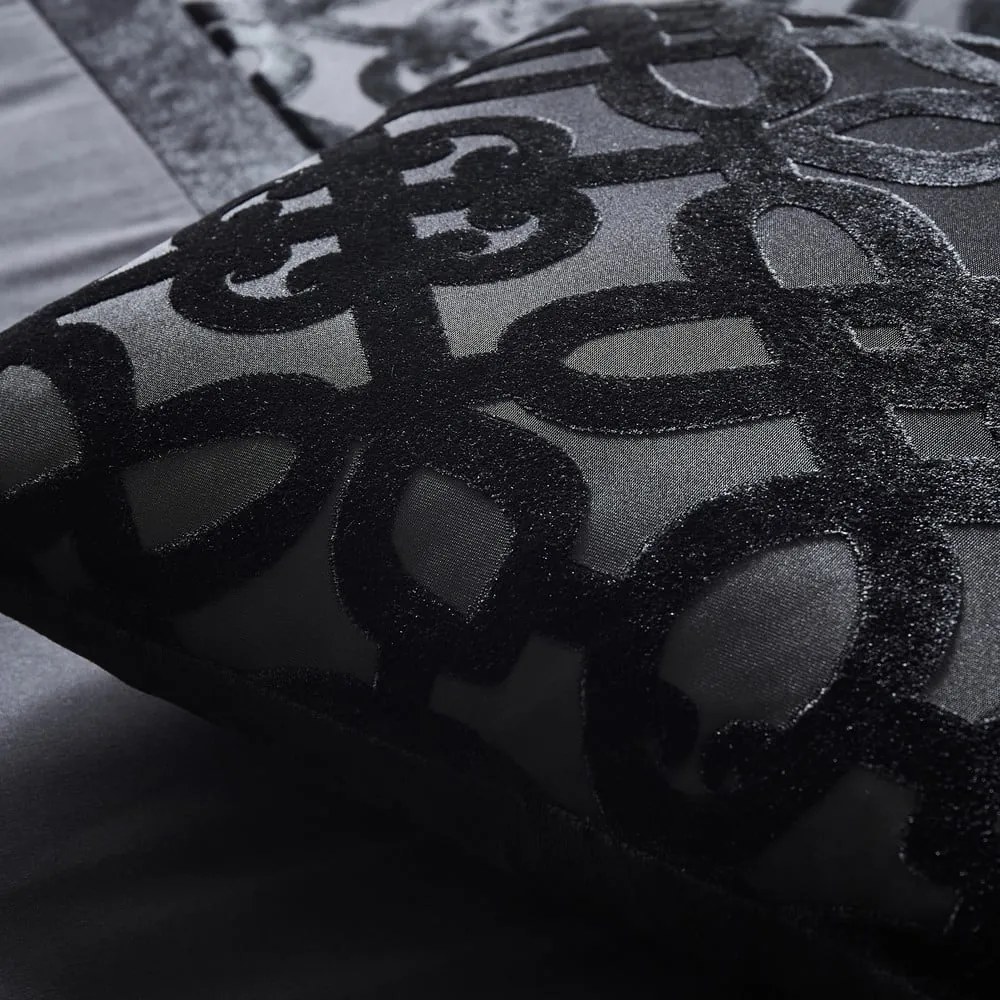 Кадифена декоративна възглавница 43x43 cm Lattice Cut – Catherine Lansfield