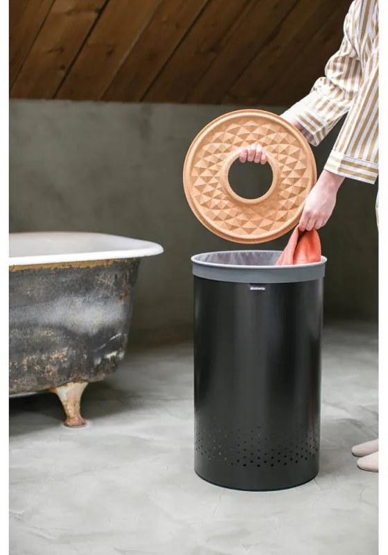 Кош за пране Brabantia 1000826, 60 л, Корков капак, Пълнене без отваряне, Вентилационни отвори, Черен